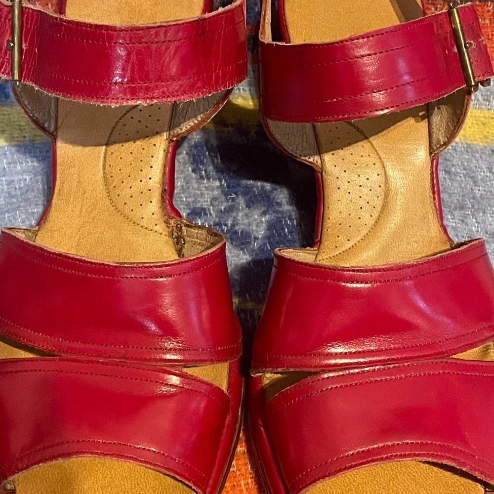 1950s red wedges / sandals! - Picture 5 of 11